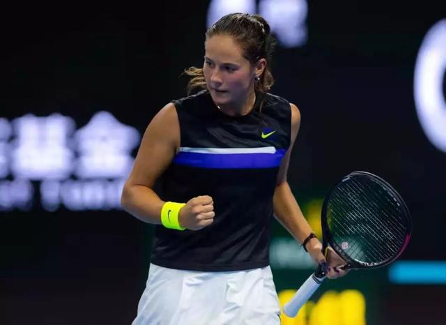 赛场上凭借 赛场上凭借