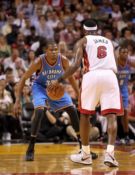 现出韧性与 现出韧性与