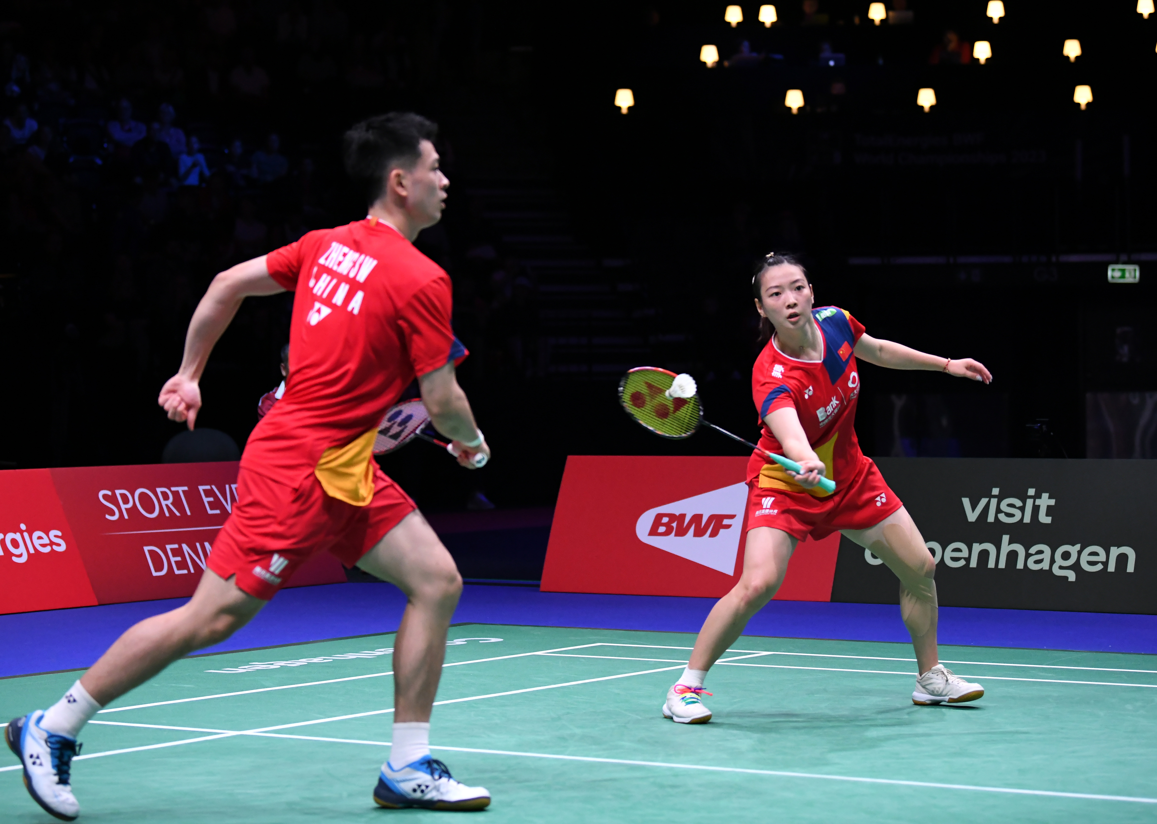 发球更具攻 发球更具攻