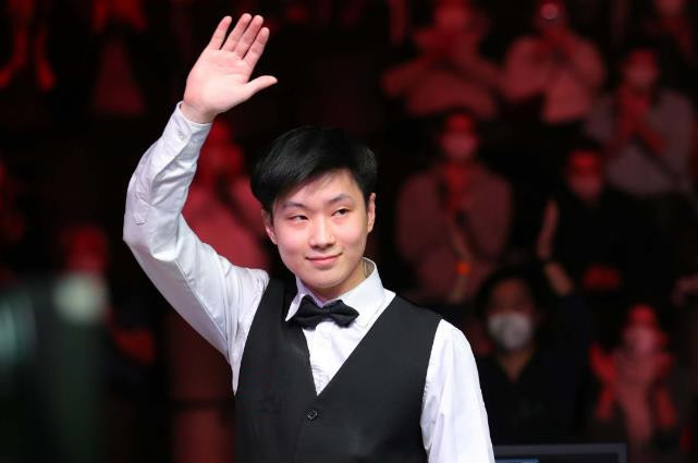 篮球赛场上 篮球赛场上