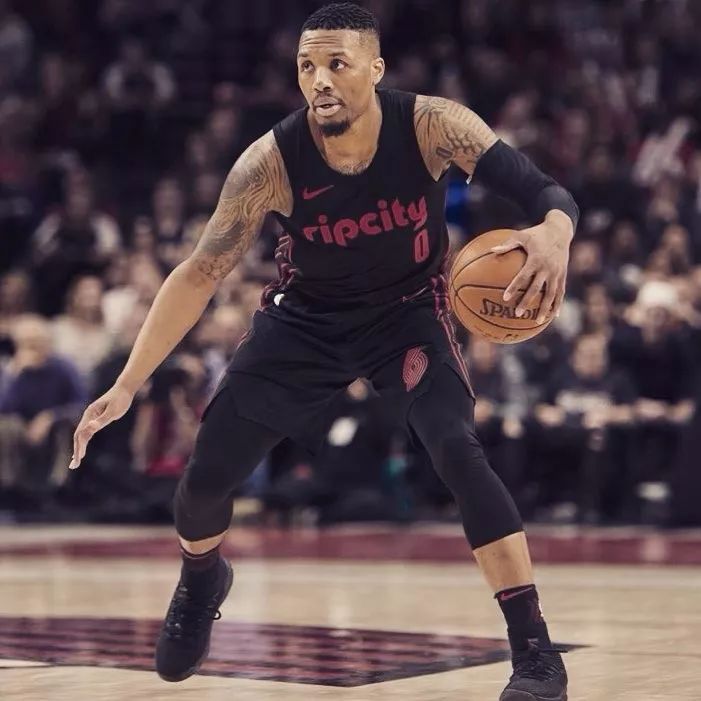 他在场上的 他在场上的